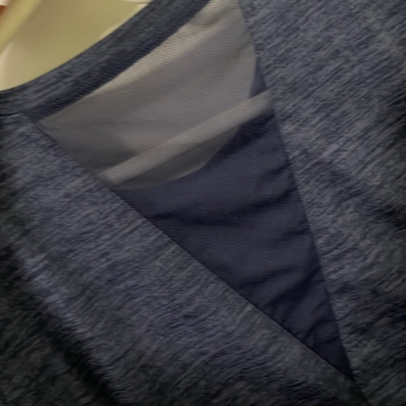 Apana athletic top size medium - Picture 7 of 7